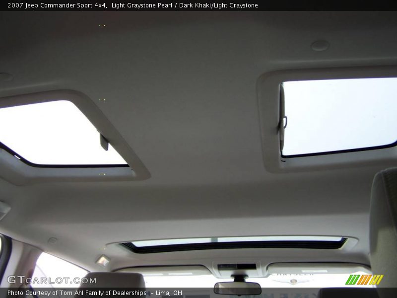 Light Graystone Pearl / Dark Khaki/Light Graystone 2007 Jeep Commander Sport 4x4