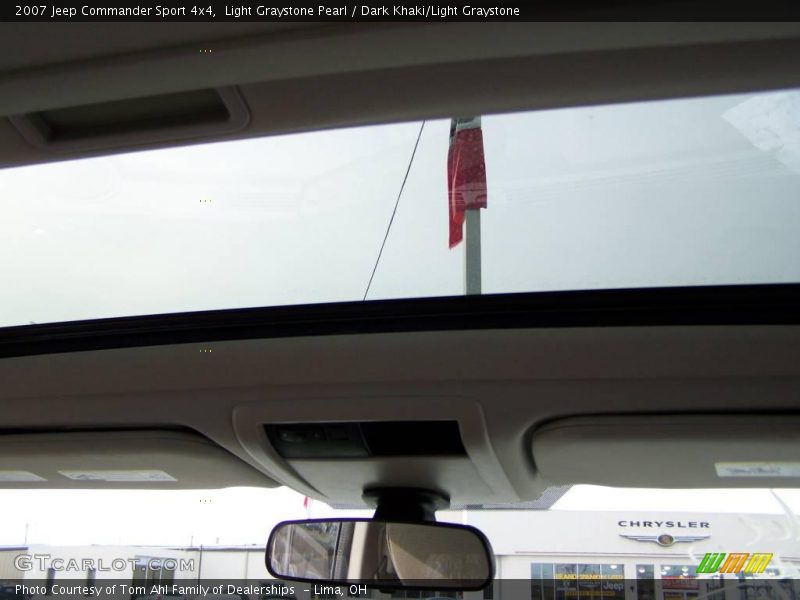 Light Graystone Pearl / Dark Khaki/Light Graystone 2007 Jeep Commander Sport 4x4