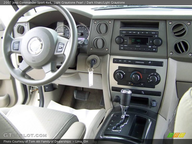 Light Graystone Pearl / Dark Khaki/Light Graystone 2007 Jeep Commander Sport 4x4