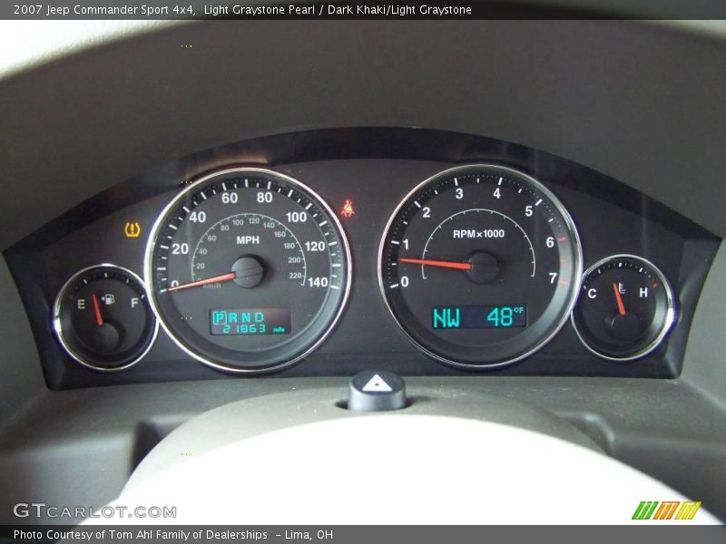 Light Graystone Pearl / Dark Khaki/Light Graystone 2007 Jeep Commander Sport 4x4