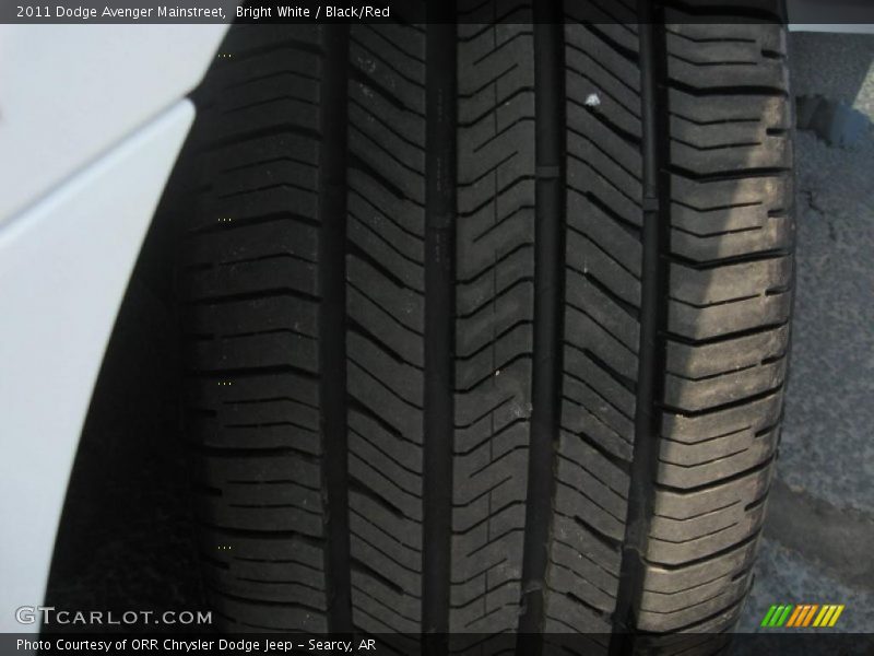 Bright White / Black/Red 2011 Dodge Avenger Mainstreet