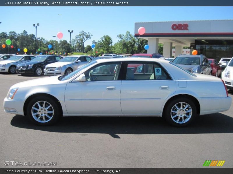 White Diamond Tricoat / Shale/Cocoa Accents 2011 Cadillac DTS Luxury