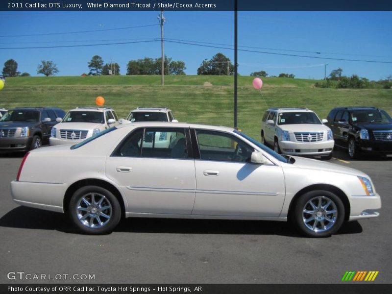 White Diamond Tricoat / Shale/Cocoa Accents 2011 Cadillac DTS Luxury
