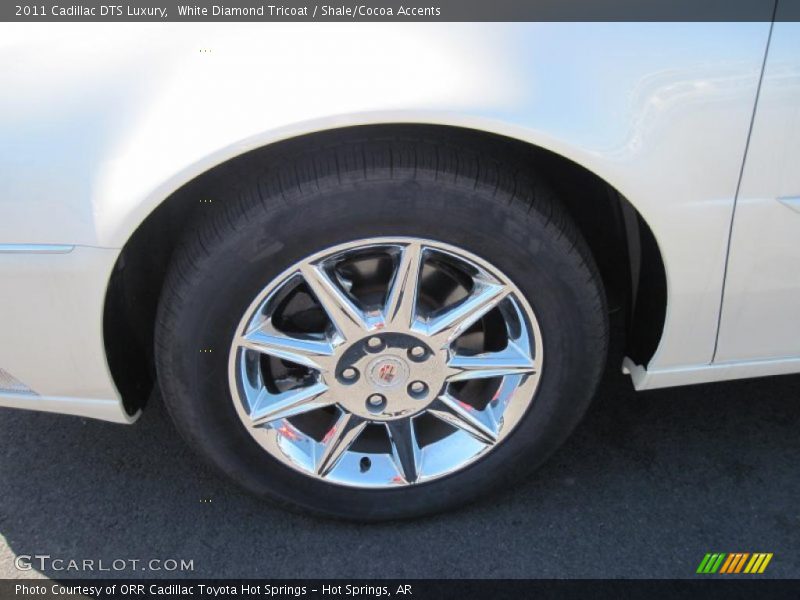 White Diamond Tricoat / Shale/Cocoa Accents 2011 Cadillac DTS Luxury
