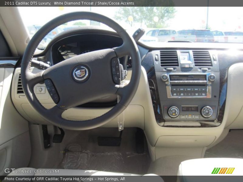 White Diamond Tricoat / Shale/Cocoa Accents 2011 Cadillac DTS Luxury