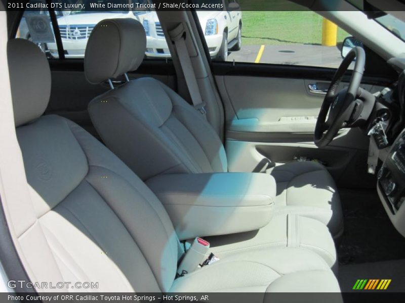 White Diamond Tricoat / Shale/Cocoa Accents 2011 Cadillac DTS Luxury