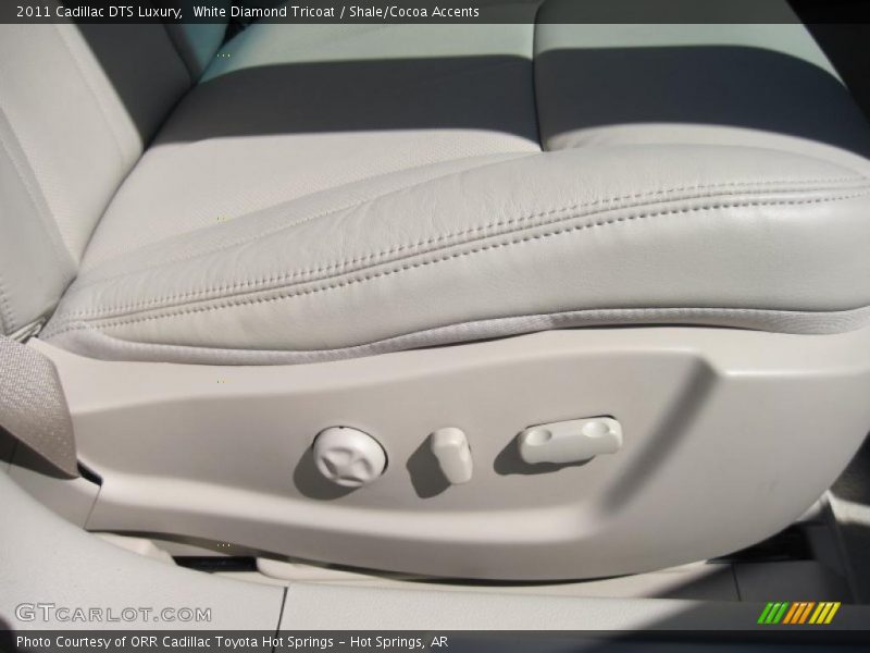 White Diamond Tricoat / Shale/Cocoa Accents 2011 Cadillac DTS Luxury