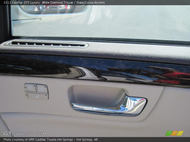 White Diamond Tricoat / Shale/Cocoa Accents 2011 Cadillac DTS Luxury