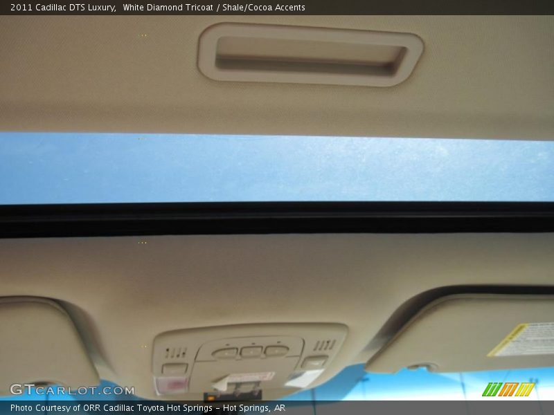 White Diamond Tricoat / Shale/Cocoa Accents 2011 Cadillac DTS Luxury