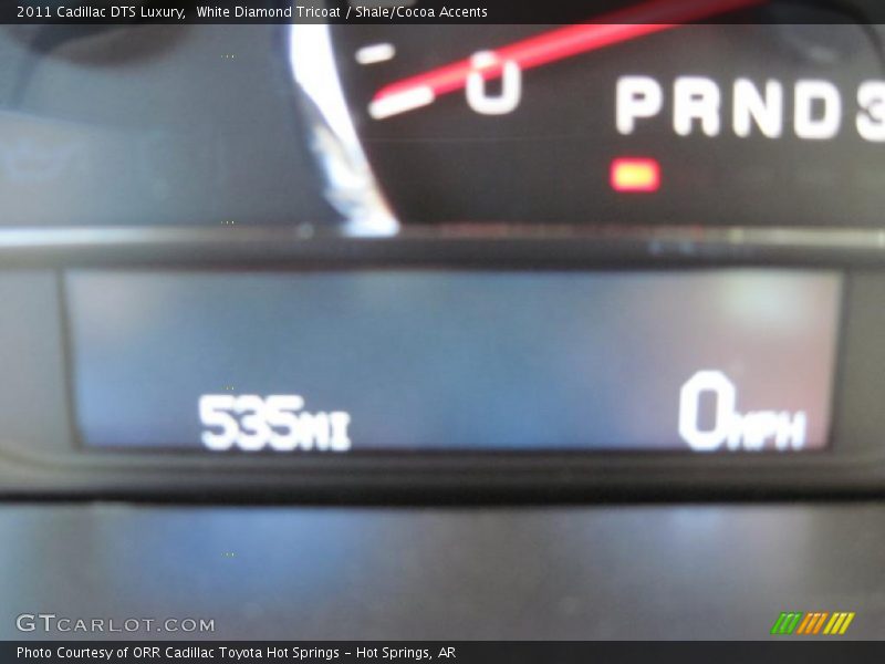 White Diamond Tricoat / Shale/Cocoa Accents 2011 Cadillac DTS Luxury