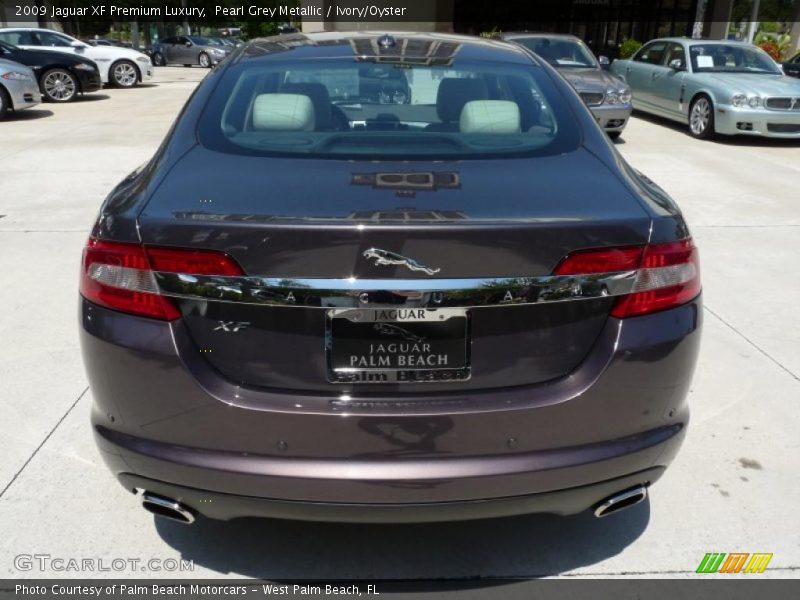 Pearl Grey Metallic / Ivory/Oyster 2009 Jaguar XF Premium Luxury