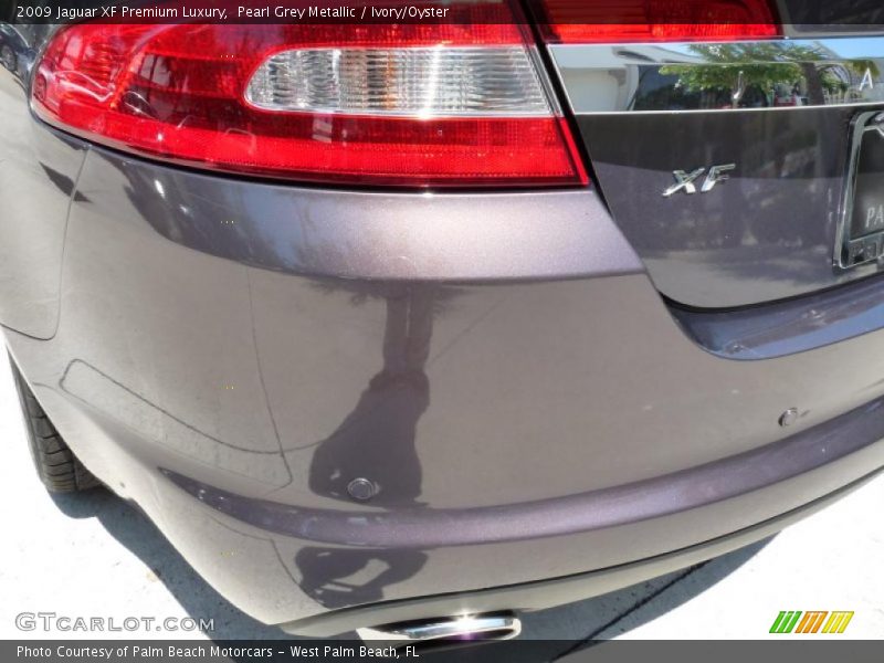 Pearl Grey Metallic / Ivory/Oyster 2009 Jaguar XF Premium Luxury