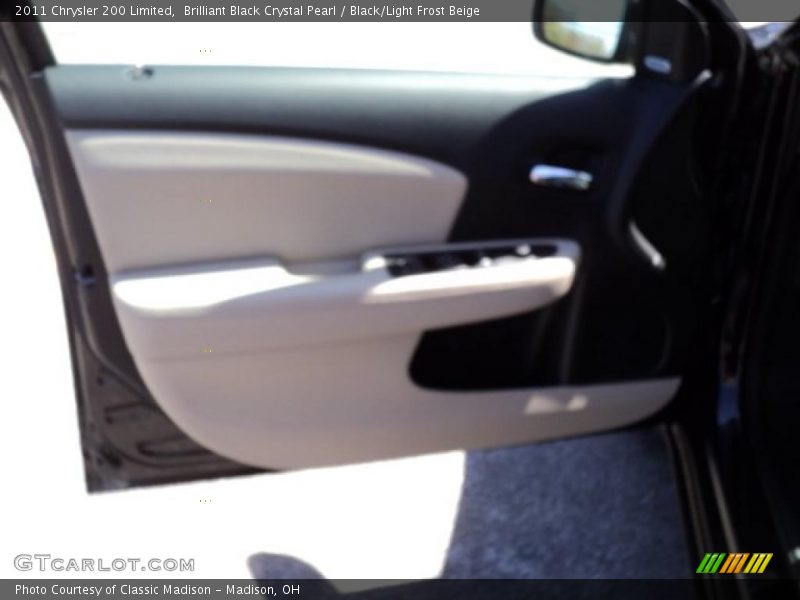 Brilliant Black Crystal Pearl / Black/Light Frost Beige 2011 Chrysler 200 Limited