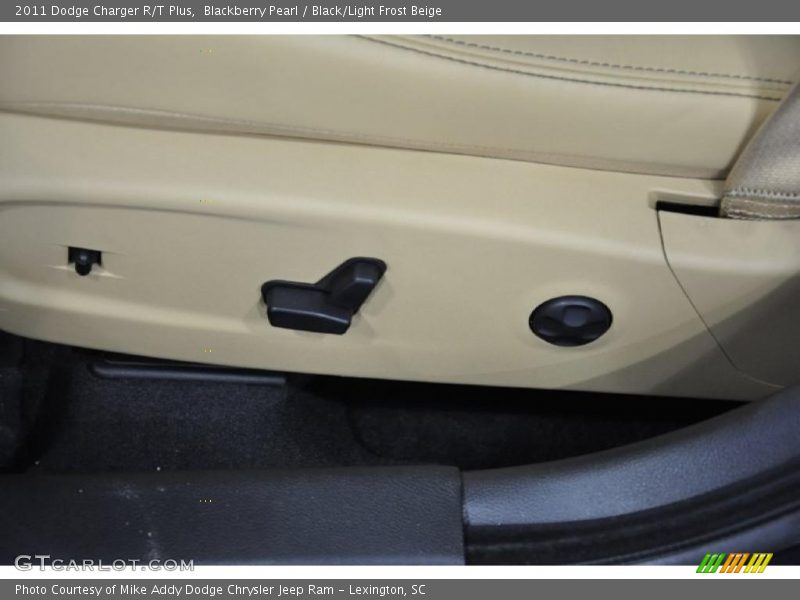 Blackberry Pearl / Black/Light Frost Beige 2011 Dodge Charger R/T Plus