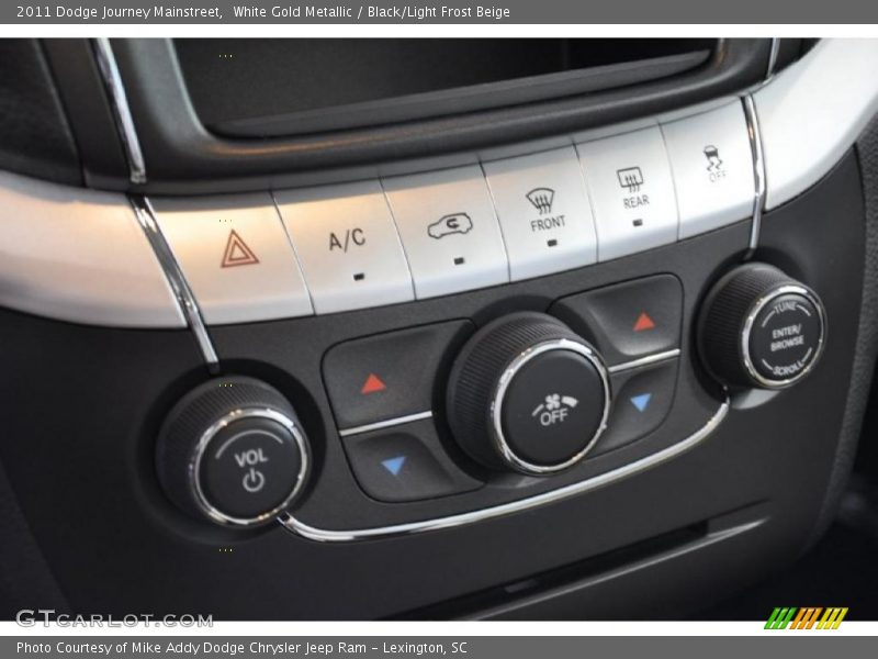 White Gold Metallic / Black/Light Frost Beige 2011 Dodge Journey Mainstreet