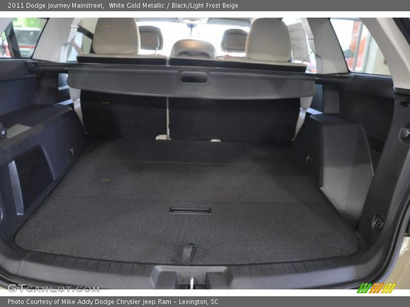 White Gold Metallic / Black/Light Frost Beige 2011 Dodge Journey Mainstreet