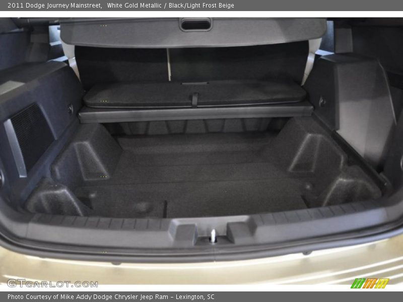 White Gold Metallic / Black/Light Frost Beige 2011 Dodge Journey Mainstreet