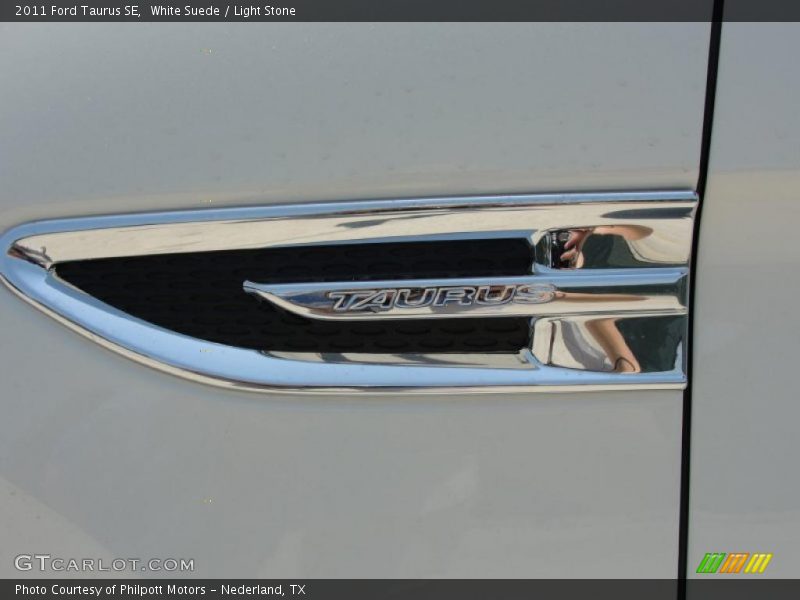  2011 Taurus SE Logo