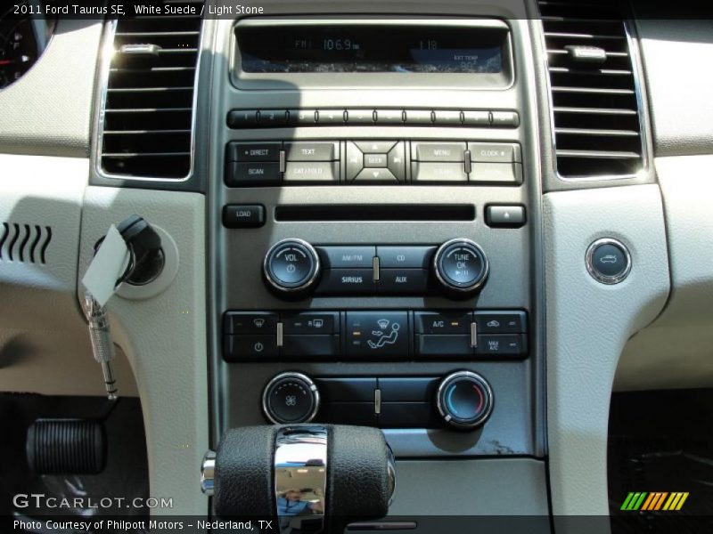Controls of 2011 Taurus SE