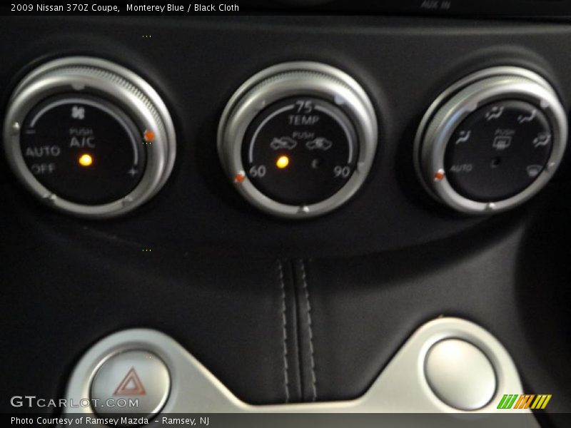 Controls of 2009 370Z Coupe