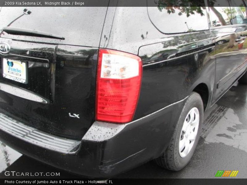 Midnight Black / Beige 2009 Kia Sedona LX