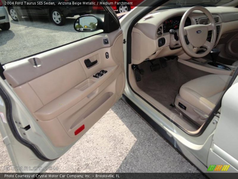 Arizona Beige Metallic / Medium Parchment 2004 Ford Taurus SES Sedan