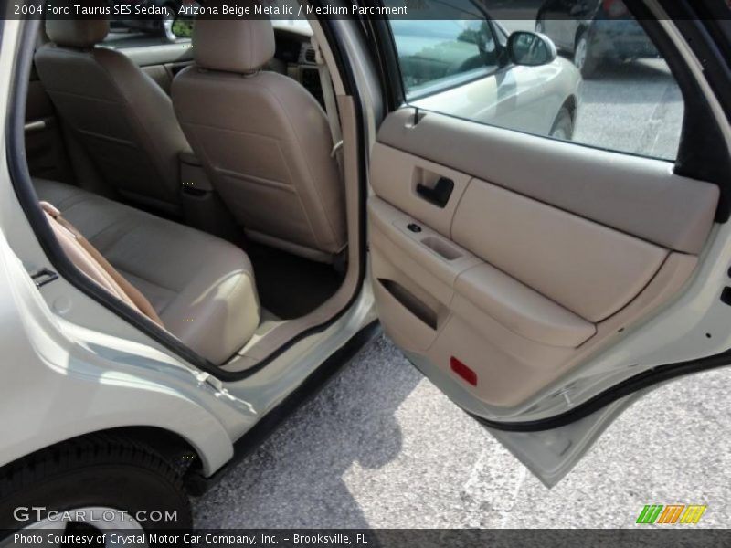 Arizona Beige Metallic / Medium Parchment 2004 Ford Taurus SES Sedan