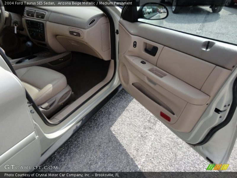 Arizona Beige Metallic / Medium Parchment 2004 Ford Taurus SES Sedan