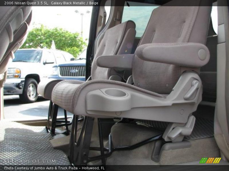 Galaxy Black Metallic / Beige 2006 Nissan Quest 3.5 SL