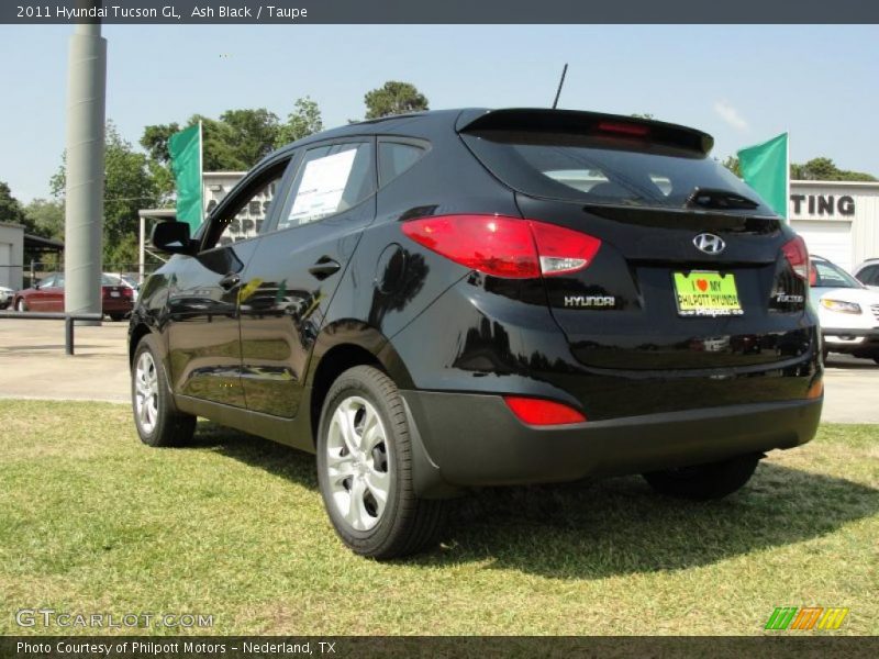 Ash Black / Taupe 2011 Hyundai Tucson GL