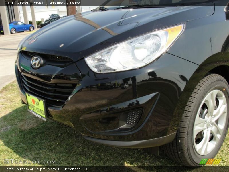 Ash Black / Taupe 2011 Hyundai Tucson GL