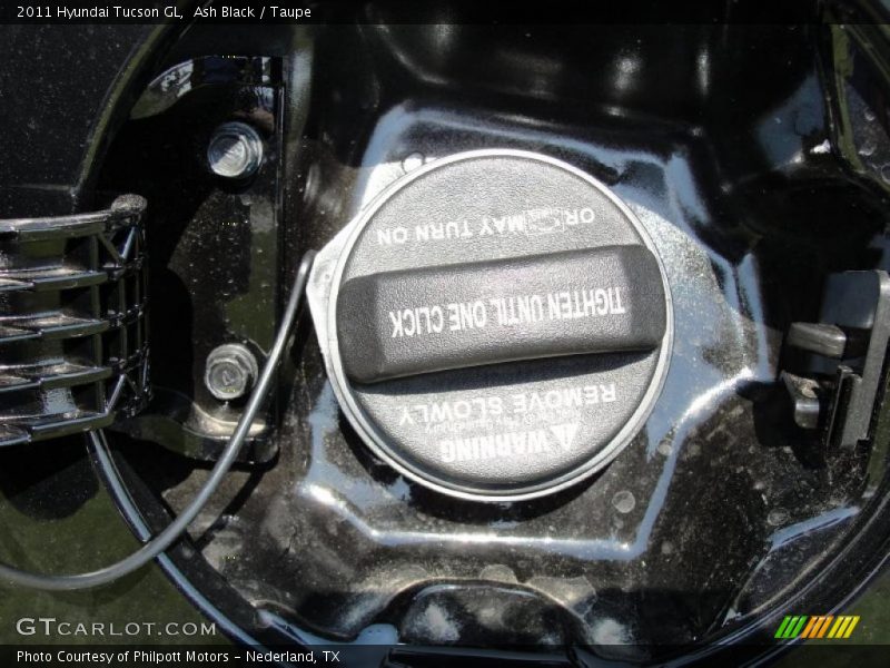 Ash Black / Taupe 2011 Hyundai Tucson GL