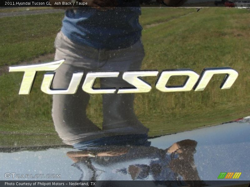 Ash Black / Taupe 2011 Hyundai Tucson GL
