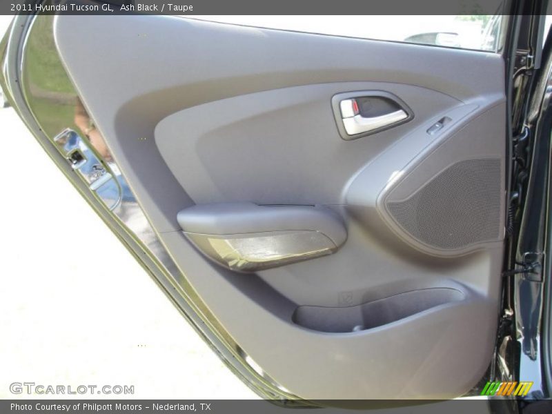 Ash Black / Taupe 2011 Hyundai Tucson GL