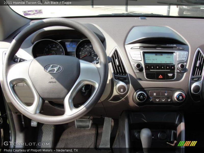 Dashboard of 2011 Tucson GL