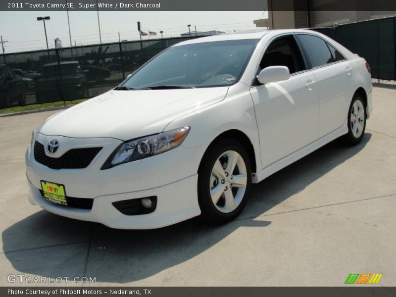 Super White / Dark Charcoal 2011 Toyota Camry SE