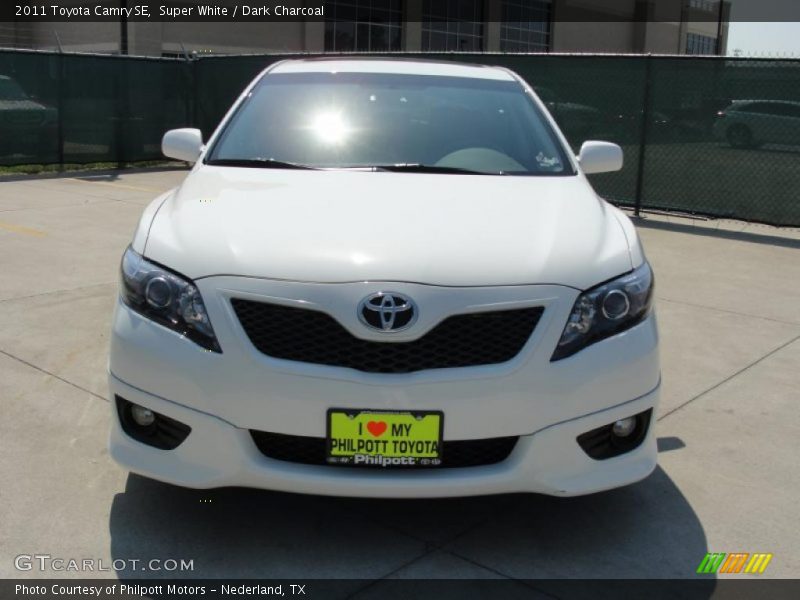 Super White / Dark Charcoal 2011 Toyota Camry SE