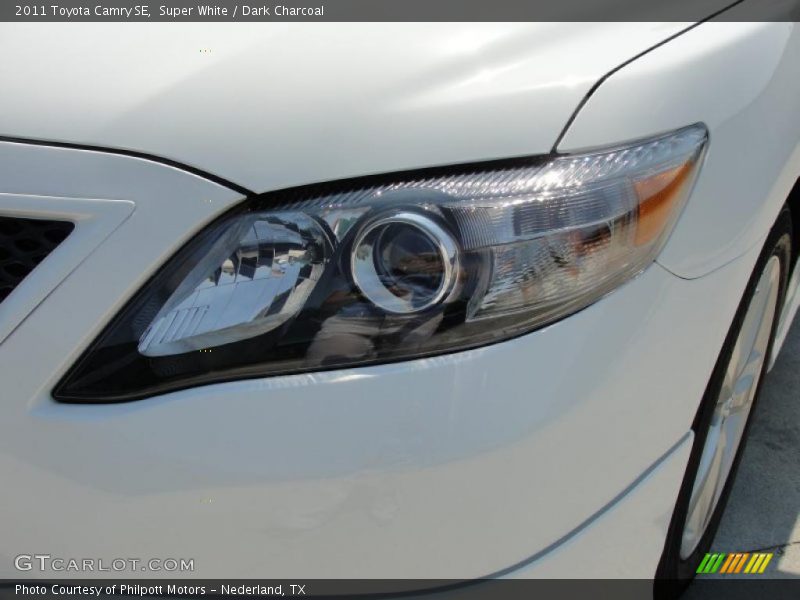 Super White / Dark Charcoal 2011 Toyota Camry SE