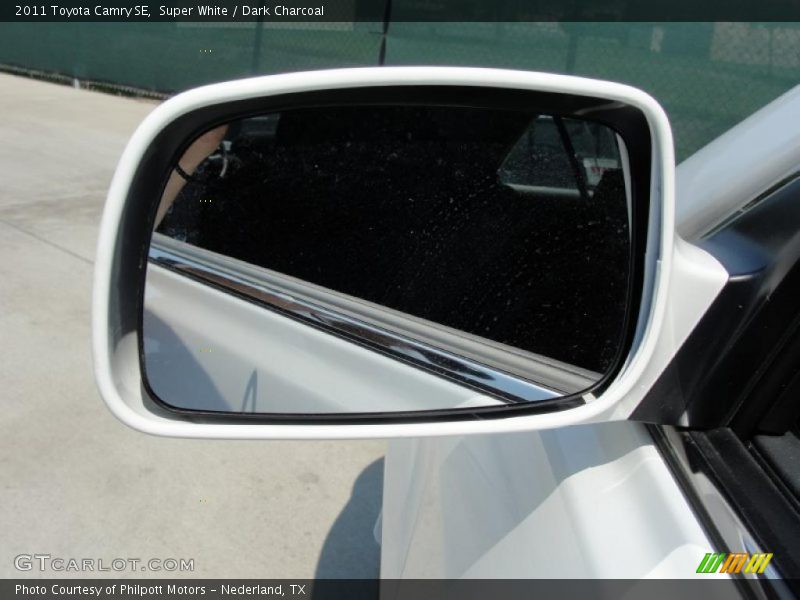 Super White / Dark Charcoal 2011 Toyota Camry SE