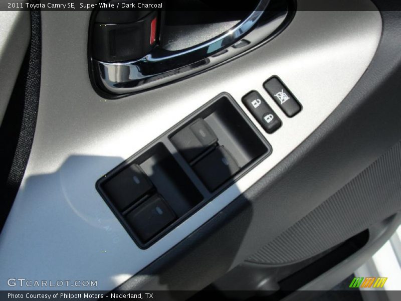 Super White / Dark Charcoal 2011 Toyota Camry SE