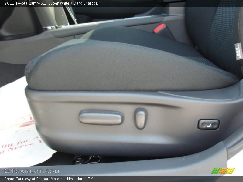 Super White / Dark Charcoal 2011 Toyota Camry SE