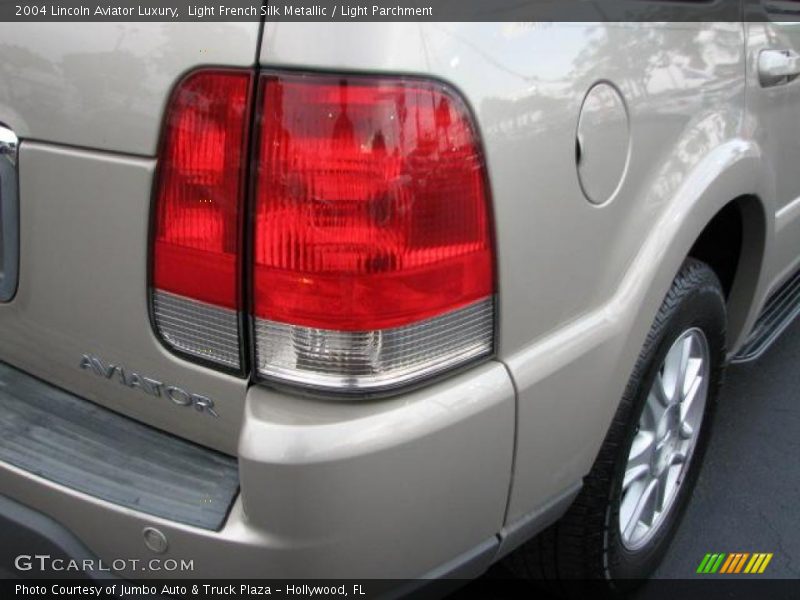 Light French Silk Metallic / Light Parchment 2004 Lincoln Aviator Luxury