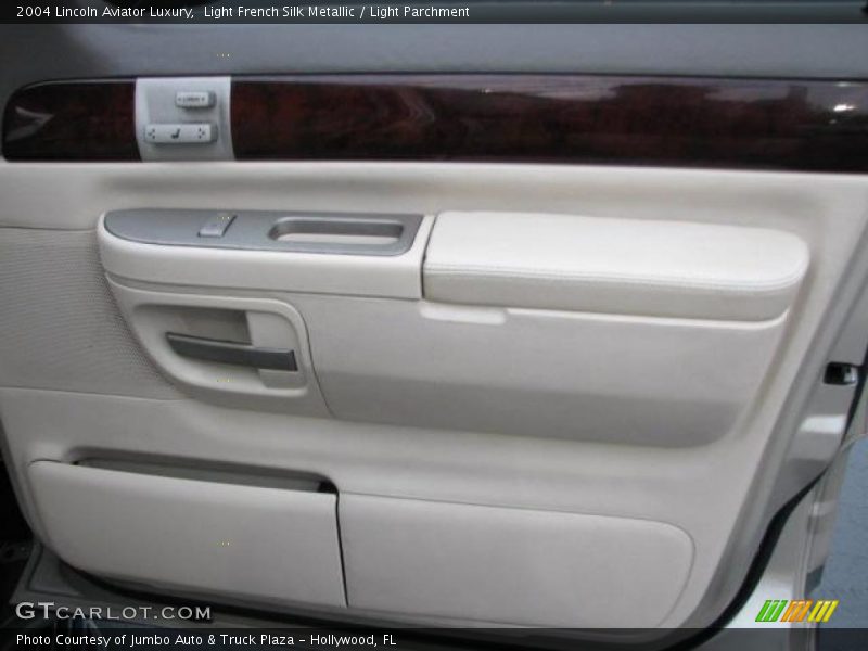 Light French Silk Metallic / Light Parchment 2004 Lincoln Aviator Luxury