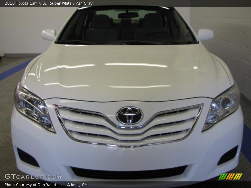 Super White / Ash Gray 2010 Toyota Camry LE