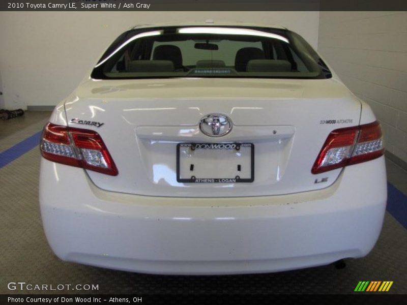 Super White / Ash Gray 2010 Toyota Camry LE