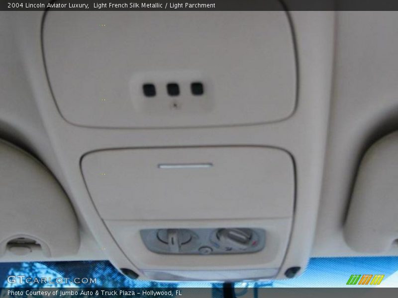 Light French Silk Metallic / Light Parchment 2004 Lincoln Aviator Luxury