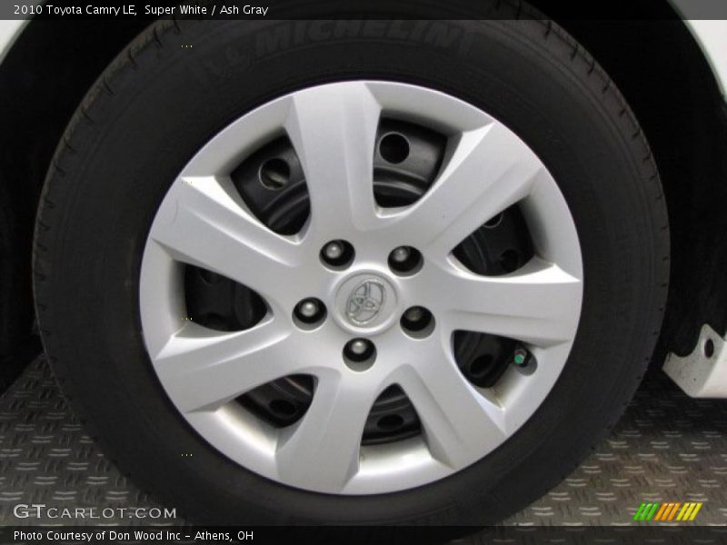 Super White / Ash Gray 2010 Toyota Camry LE
