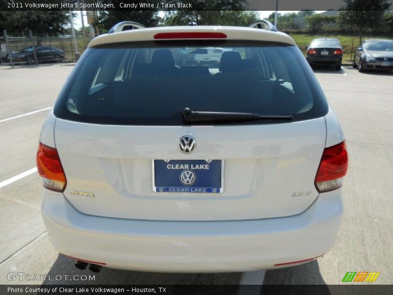 Candy White / Titan Black 2011 Volkswagen Jetta S SportWagen