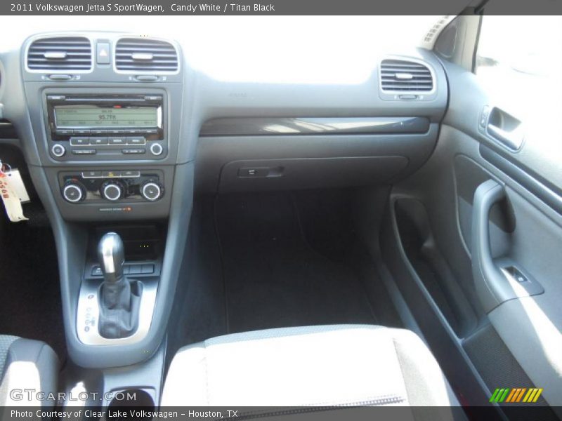 Candy White / Titan Black 2011 Volkswagen Jetta S SportWagen