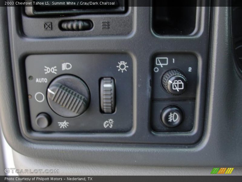 Summit White / Gray/Dark Charcoal 2003 Chevrolet Tahoe LS